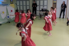 Kulturna prireditev ob mednarodnem dnevu žena, v izvedbi otrok vrtca Tezno